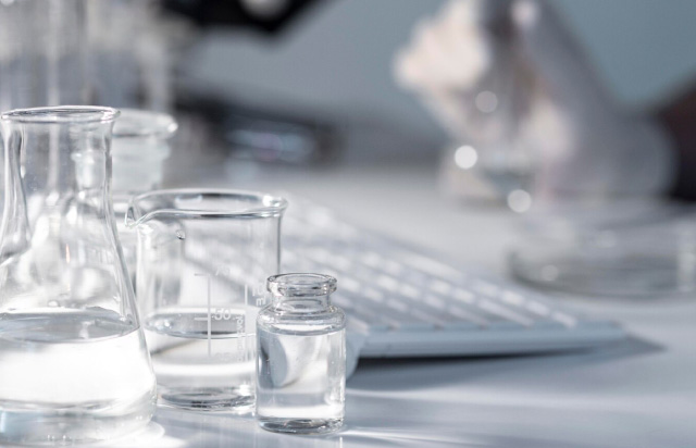 Rising Tide of Domestic Substitution for New Chemical Materials: Three Major Bottlenecks from Lab to 10,000-ton Production